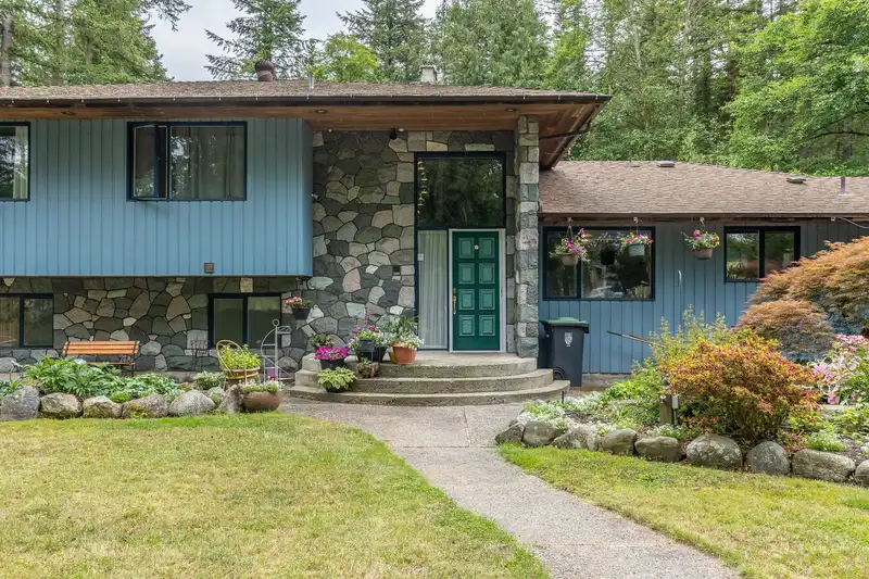 20244 27 AVENUE - photo 4 of 33