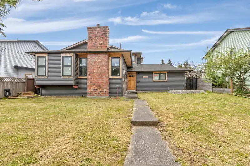 13076 64 AVENUE - photo 2 of 40