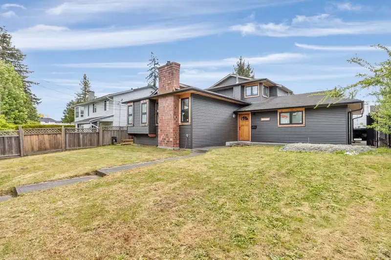 13076 64 AVENUE - photo 3 of 40
