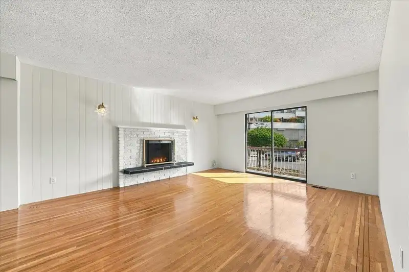 4371 COMMERCIAL STREET - photo 4 of 38
