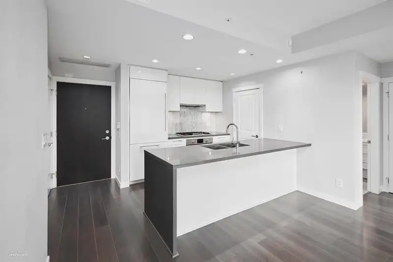203 5638 BIRNEY AVENUE - photo 2 of 18