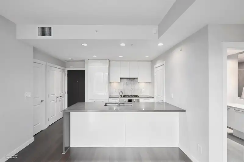203 5638 BIRNEY AVENUE - photo 3 of 18