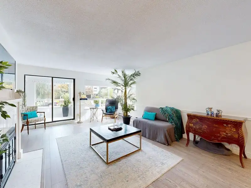 106 1467 MARTIN STREET - photo 3 of 19