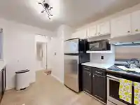 106 1467 MARTIN STREET - thumbnail 8