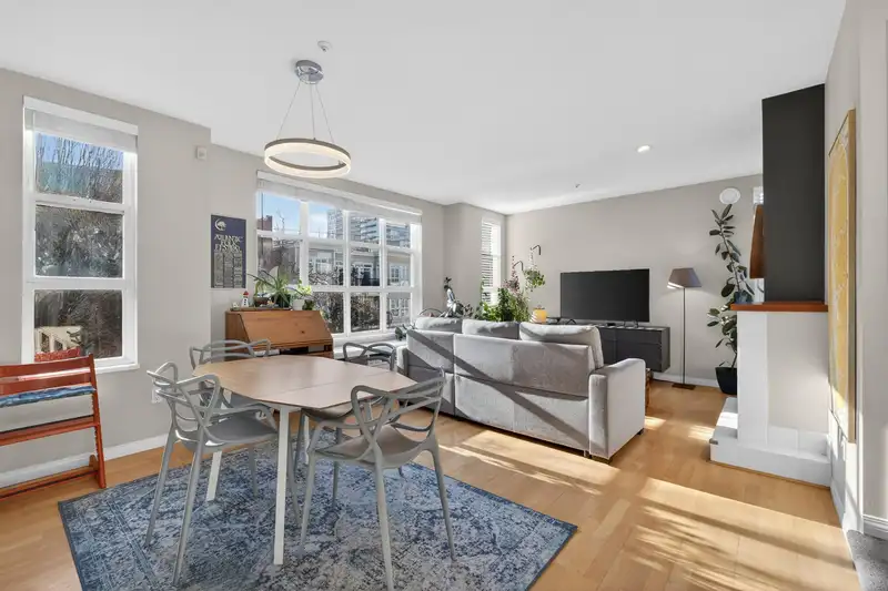 653 W 7TH AVENUE - photo 2 of 28