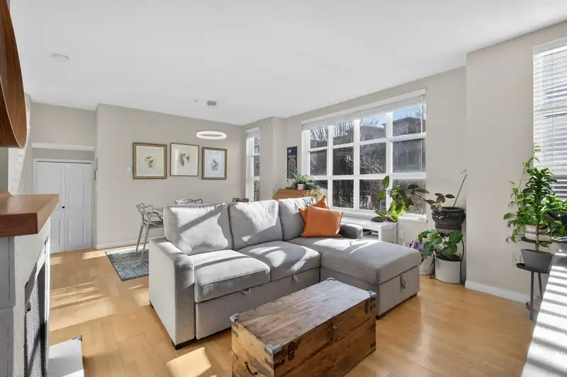 653 W 7TH AVENUE - photo 4 of 28