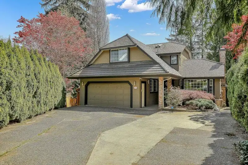 15092 73 AVENUE - photo 3 of 40