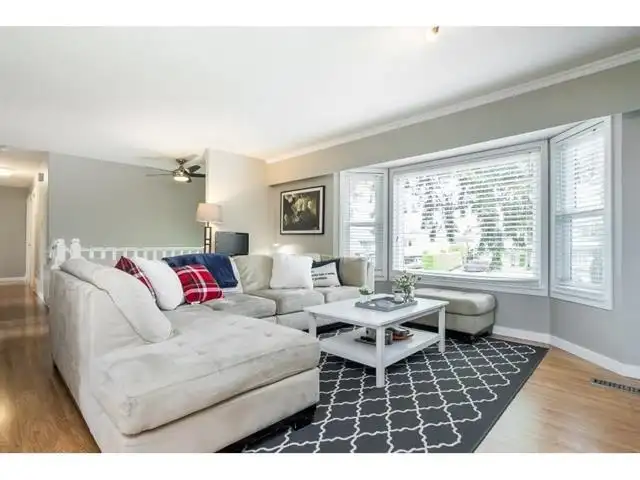 18120 58A AVENUE - photo 4 of 23