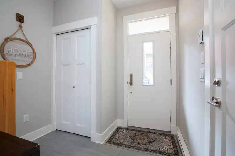 101 4808 LINDEN DRIVE - photo 4 of 40