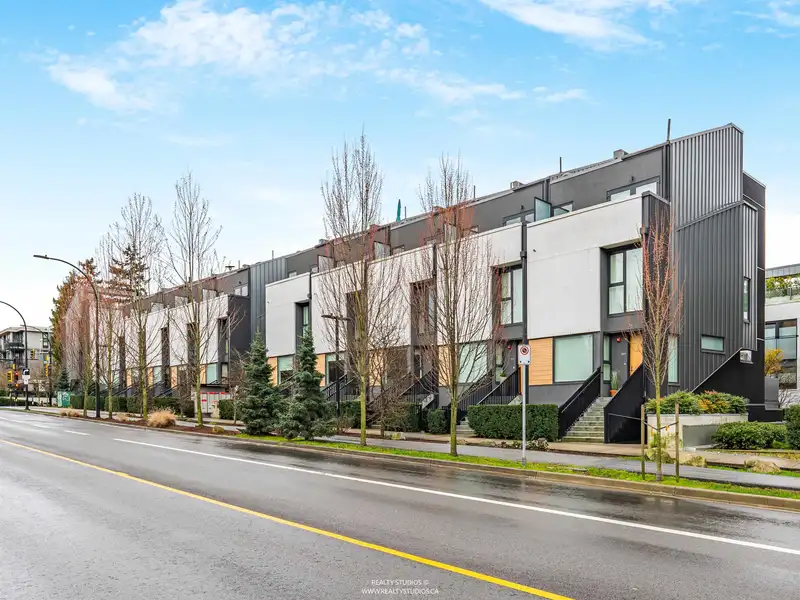 102 649 E 3RD STREET - photo 1 of 38
