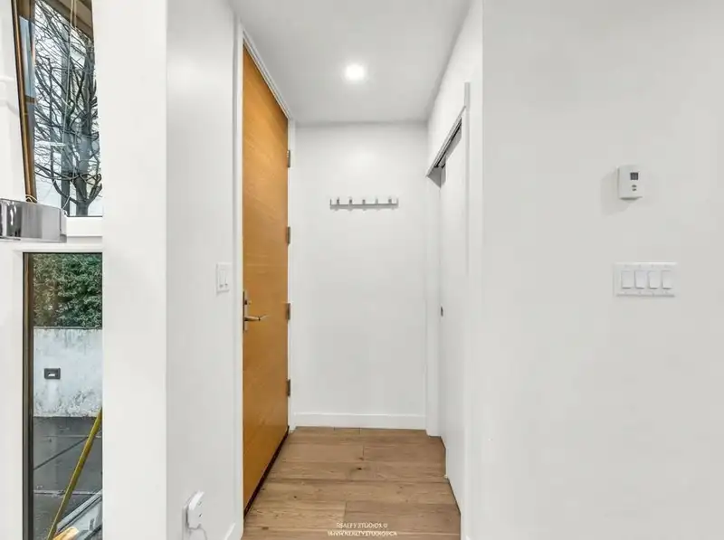 102 649 E 3RD STREET - photo 2 of 38