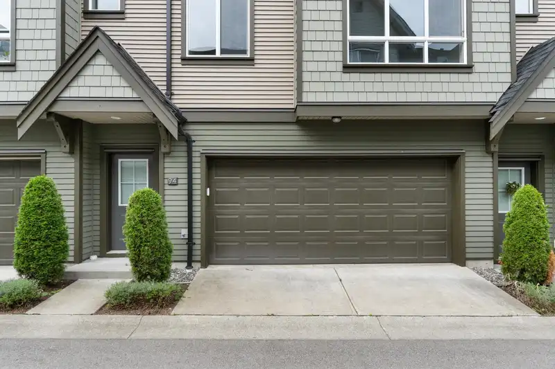 94 8138 204 STREET - photo 2 of 27