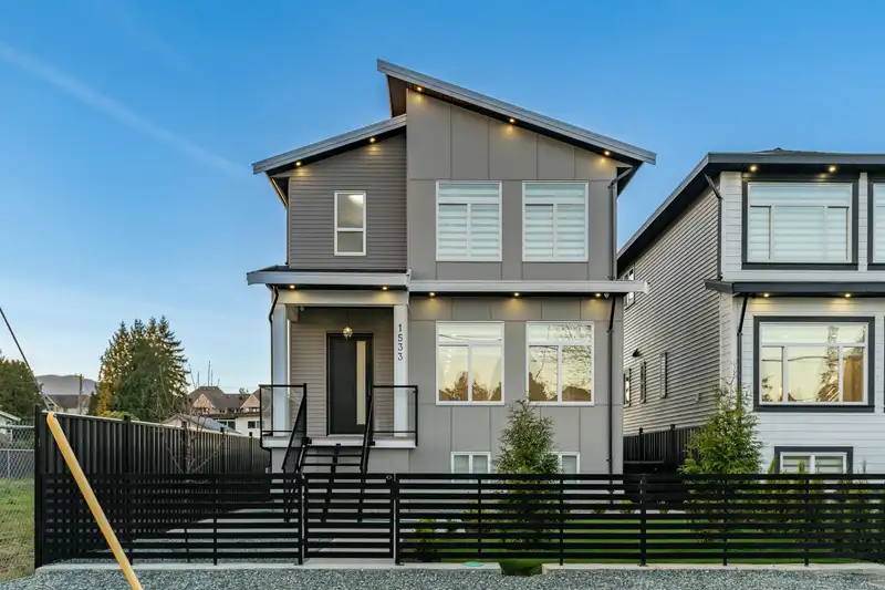 1533 MANNING AVENUE - photo 1 of 21