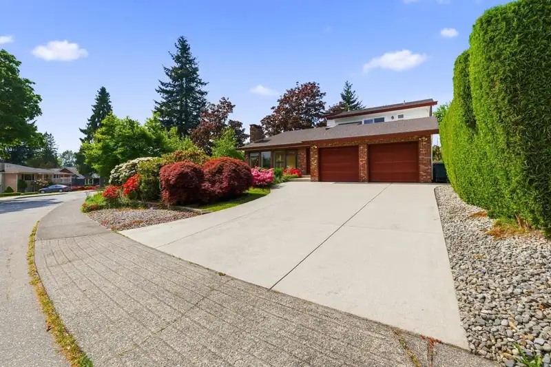7605 LAWRENCE DRIVE - photo 1 of 35