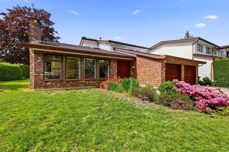 7605 LAWRENCE DRIVE - photo 3 of 35