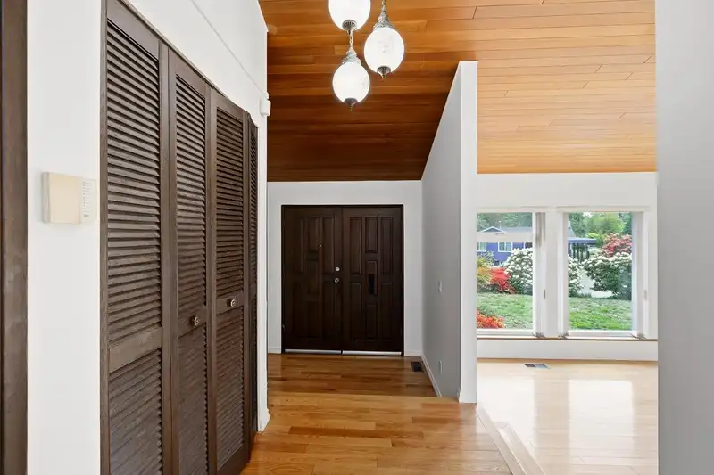 7605 LAWRENCE DRIVE - photo 4 of 35