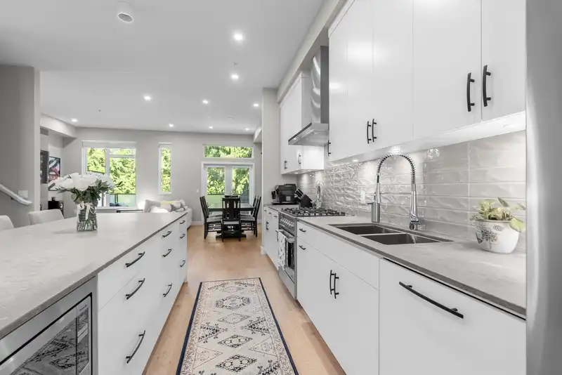 4676 CAPILANO ROAD - photo 3 of 39