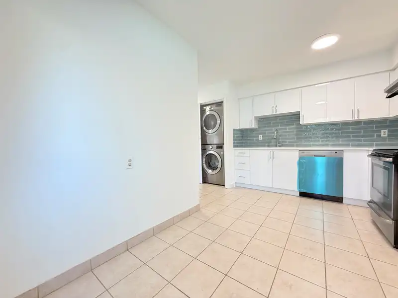 19 6100 TIFFANY BOULEVARD - photo 4 of 22