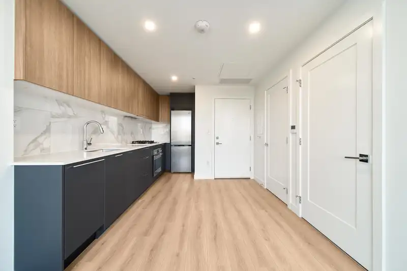 502 8551 201 STREET - photo 2 of 12