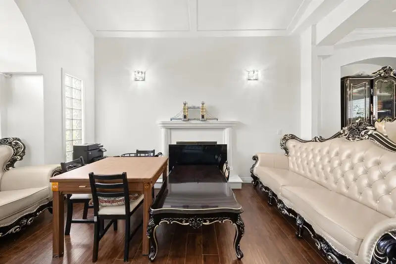 13356 59 AVENUE - photo 3 of 25