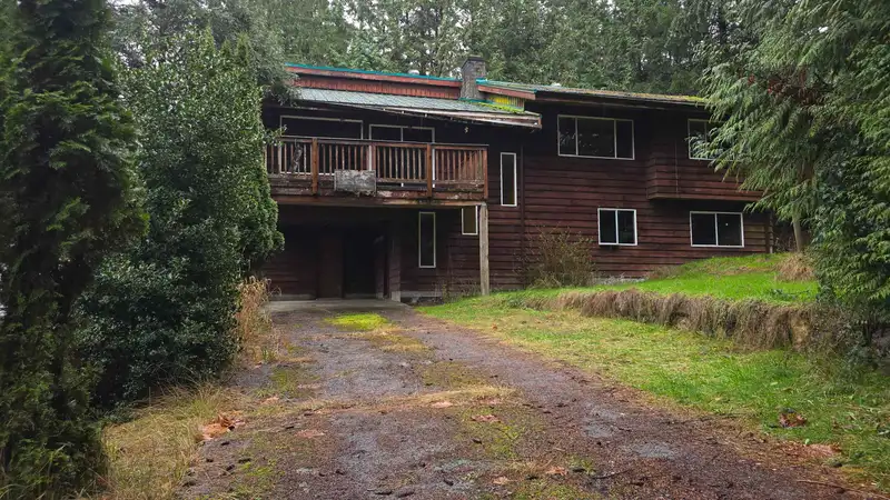4494 RONDEVIEW ROAD - photo 1 of 18