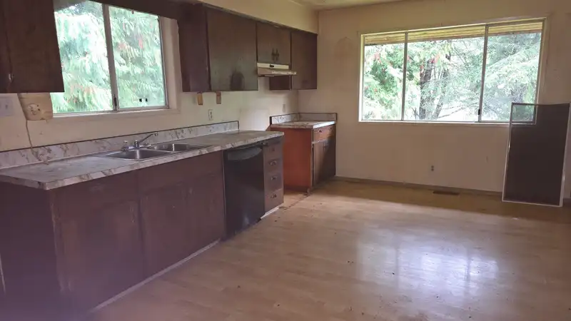 4494 RONDEVIEW ROAD - photo 4 of 18