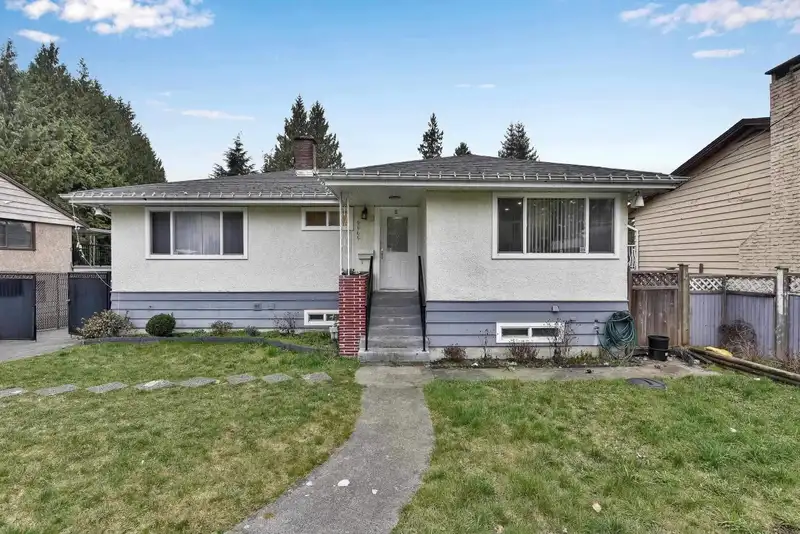 9565 116 STREET - photo 1 of 1