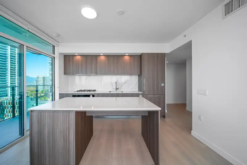 1407 6537 TELFORD AVENUE - photo 4 of 33