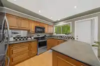 175 1140 CASTLE CRESCENT - thumbnail 11