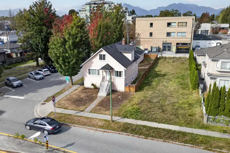 4205 PENDER STREET - photo 2 of 40