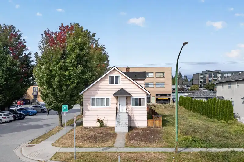 4205 PENDER STREET - photo 3 of 40