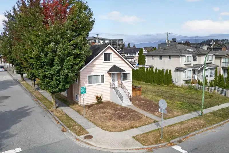 4205 PENDER STREET - photo 4 of 40
