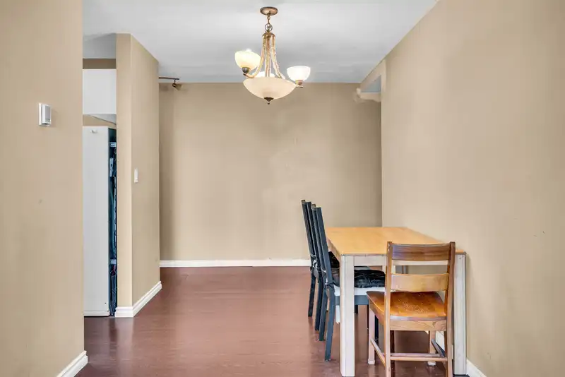 178 8160 WILLIAMS ROAD - photo 3 of 19