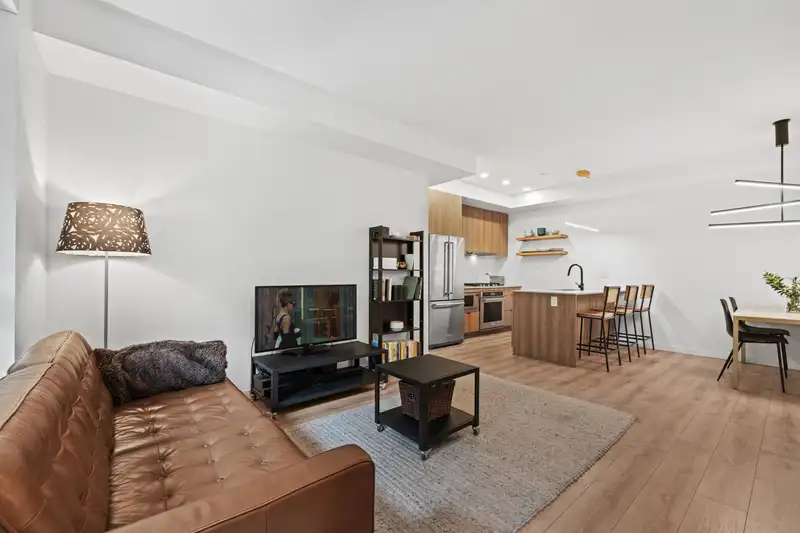 29 533 E 3RD STREET - photo 4 of 40