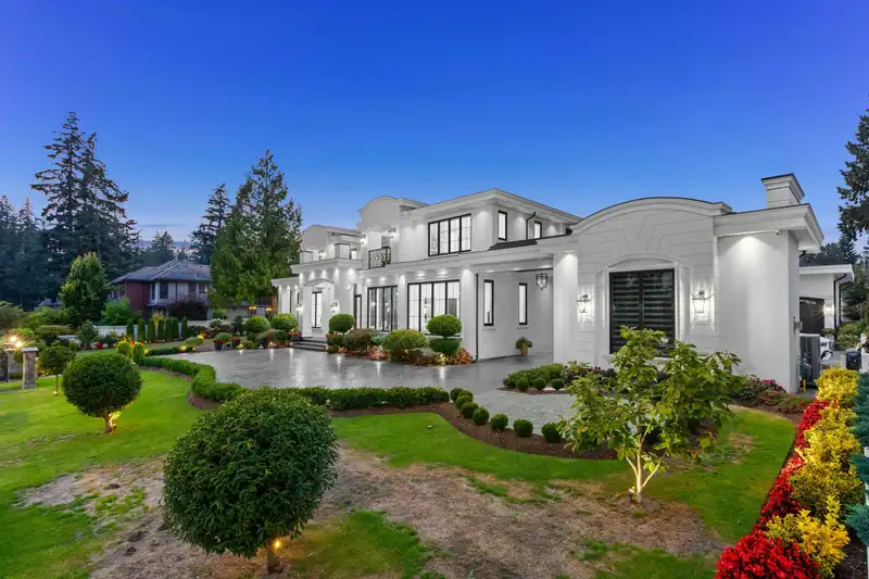 13083 57 AVENUE - photo 3 of 40
