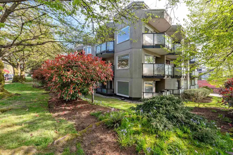 201 175 W 4TH STREET - photo 1 of 29