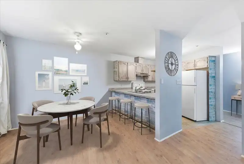 311 11595 FRASER STREET - photo 2 of 9