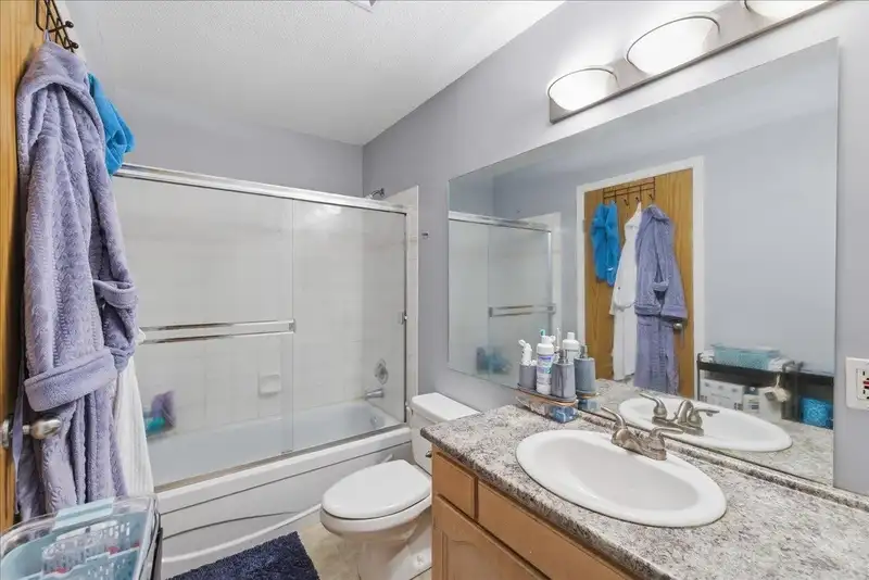 311 11595 FRASER STREET - photo 4 of 9
