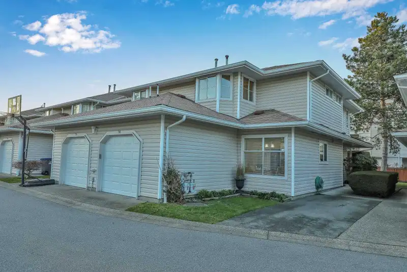 56 10038 155 STREET - photo 2 of 35