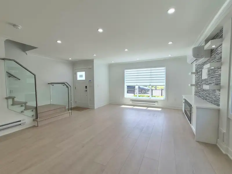 105 8233 WILLIAMS ROAD - photo 4 of 17