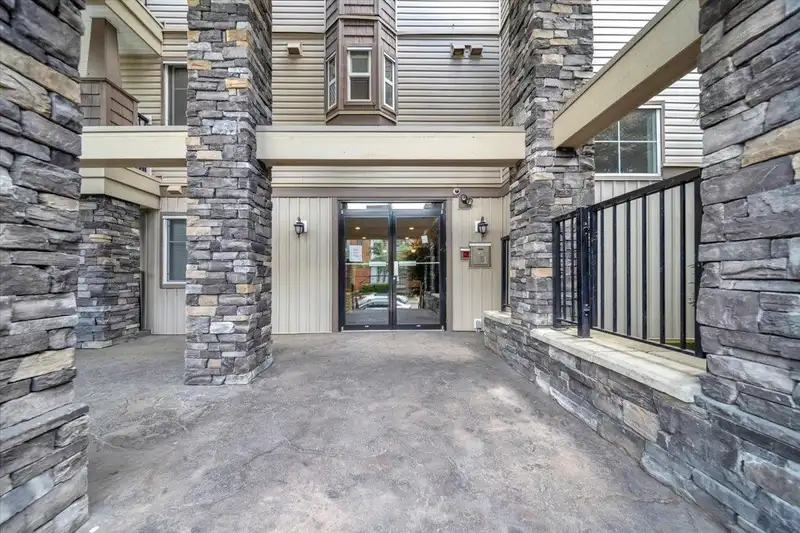 210 5454 198 STREET - photo 2 of 30