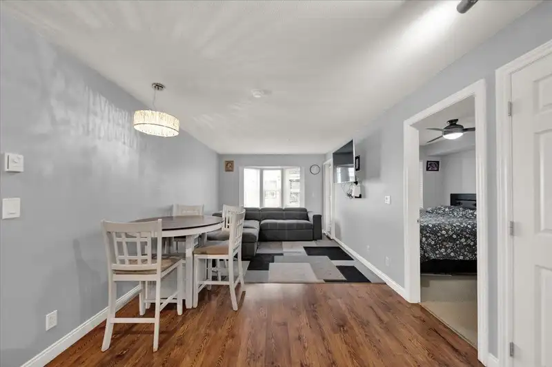 210 5454 198 STREET - photo 4 of 30