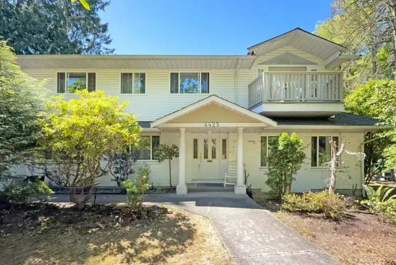 4425 HUDSON STREET - photo 1 of 33