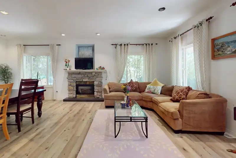 4425 HUDSON STREET - photo 4 of 33