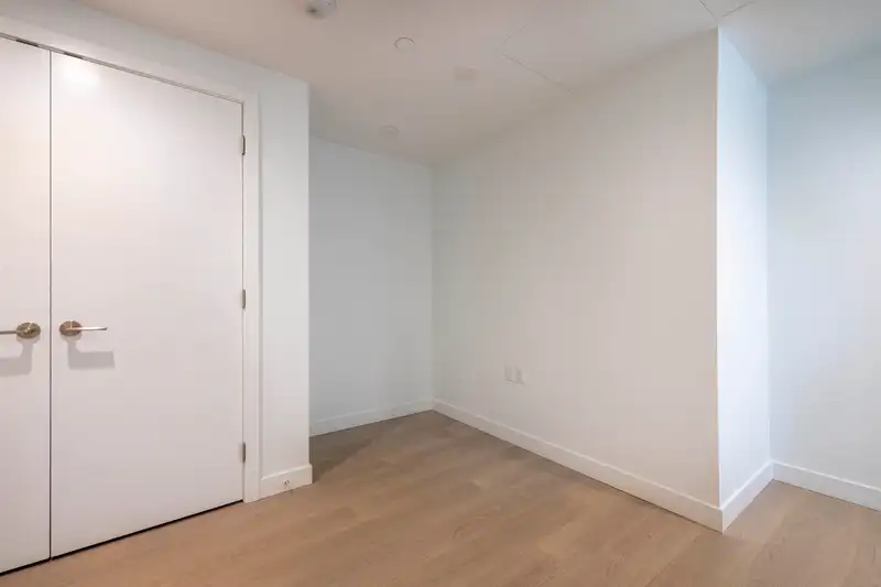 207 6537 TELFORD AVENUE - photo 3 of 38