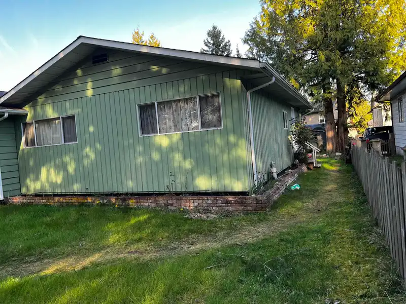 9894 156 STREET - photo 4 of 26