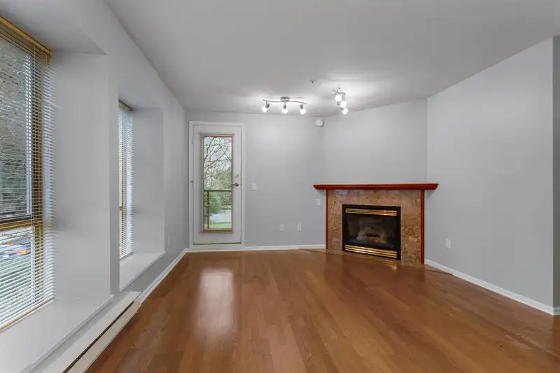 201 4688 W 10TH AVENUE - photo 3 of 23