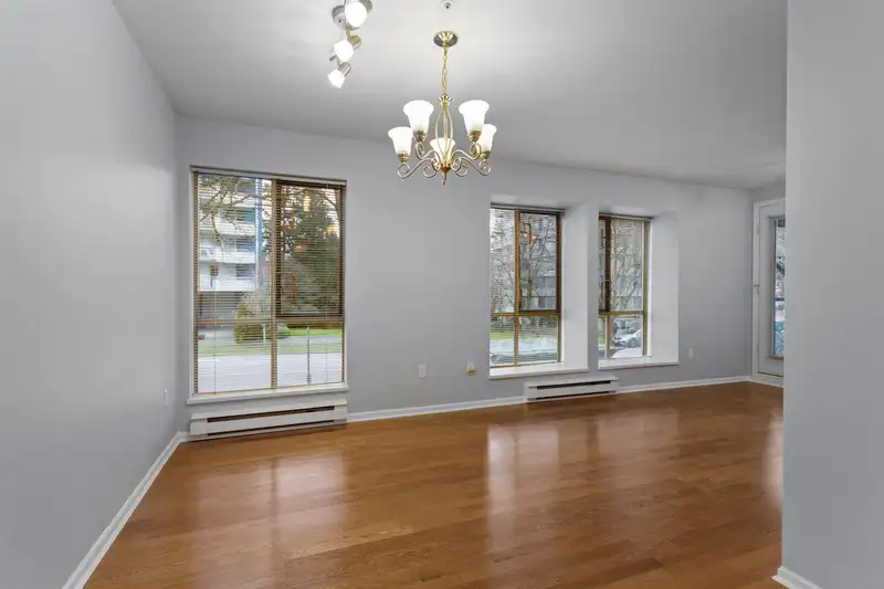 201 4688 W 10TH AVENUE - photo 4 of 23