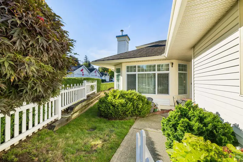 58 9208 208 STREET - photo 4 of 40