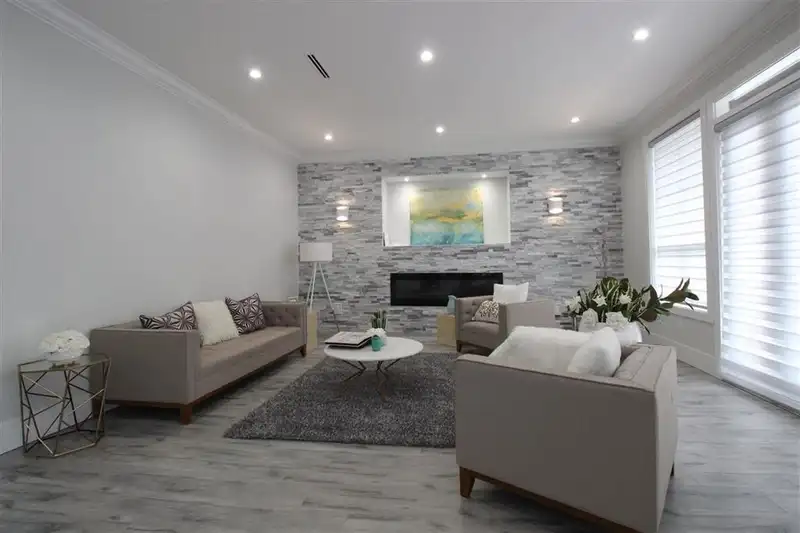 16668 31B AVENUE - photo 2 of 10
